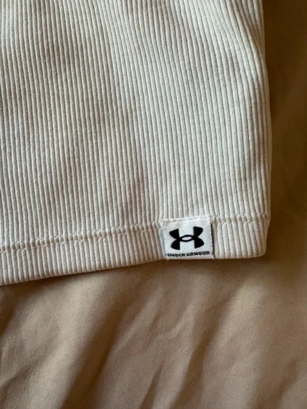 Under Armour crop top - Picture 3 of 3